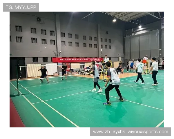 羽毛球柳莹教球